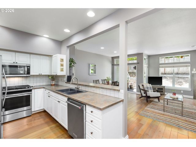 12398 Sw MEADER Way, Beaverton, OR 97008
