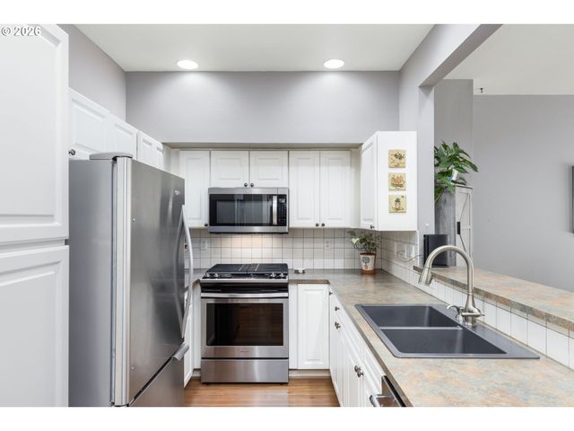 12398 Sw MEADER Way, Beaverton, OR 97008