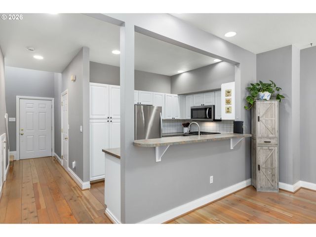 12398 Sw MEADER Way, Beaverton, OR 97008