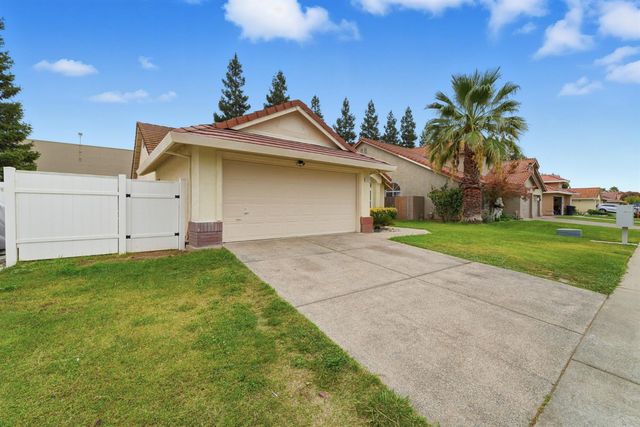 1577 Anconia St, Oakdale, CA 95361
