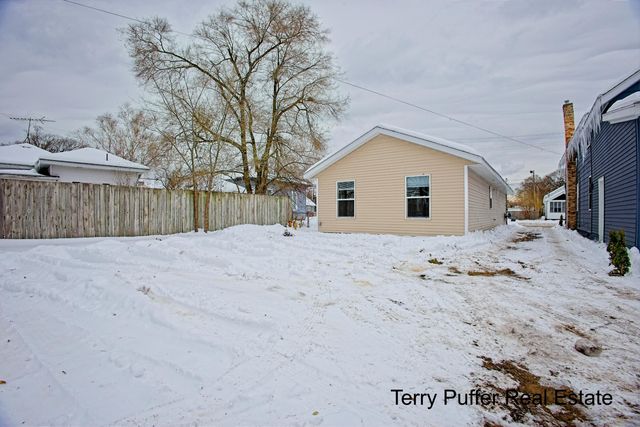 1221 Sanford Street, Muskegon City, MI 49441