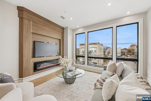 134 Hancock 3, Jersey City, NJ 07307