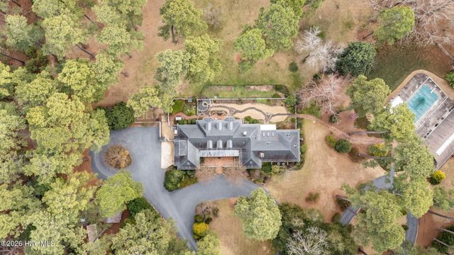 667 Yadkin Road, Southern Pines, NC 28387