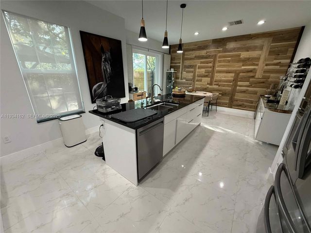 6923 Julia Gardens Dr 6923, Coconut Creek, FL 33073