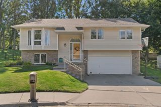 212 WOODCLIFF Circle, Council Bluffs, IA 51503