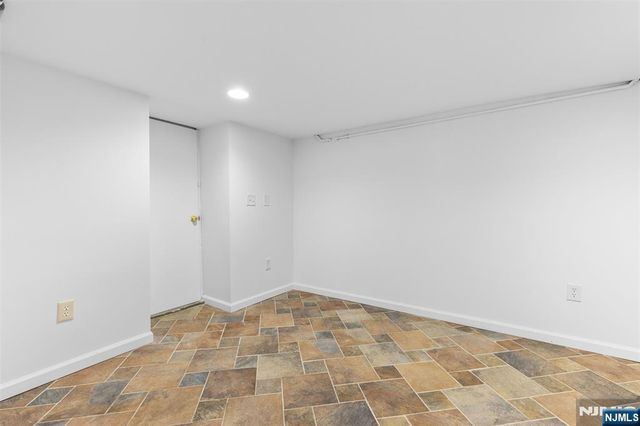 6 Cottage Place, Allendale, NJ 07401