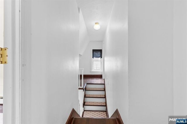 6 Cottage Place, Allendale, NJ 07401