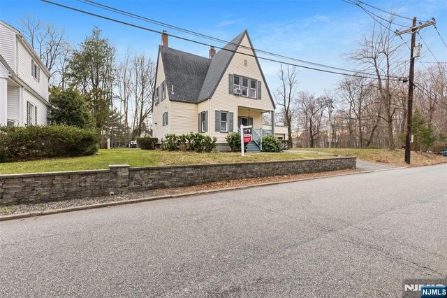 6 Cottage Place, Allendale, NJ 07401