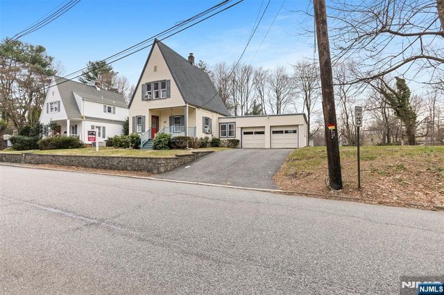 6 Cottage Place, Allendale, NJ 07401