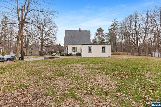 6 Cottage Place, Allendale, NJ 07401