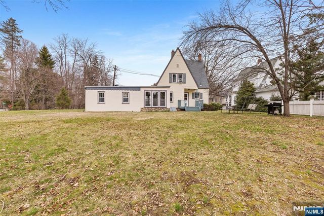 6 Cottage Place, Allendale, NJ 07401