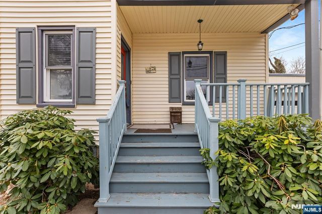 6 Cottage Place, Allendale, NJ 07401