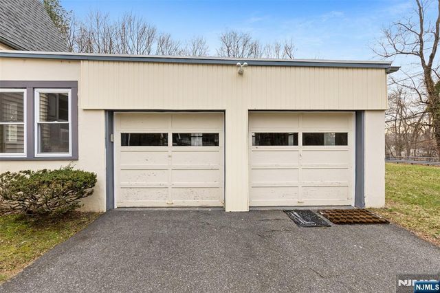 6 Cottage Place, Allendale, NJ 07401