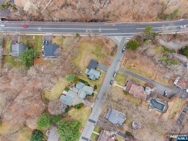 6 Cottage Place, Allendale, NJ 07401