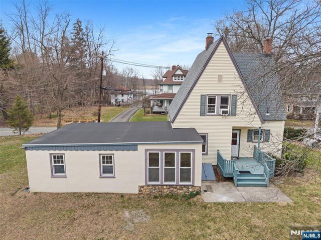 6 Cottage Place, Allendale, NJ 07401