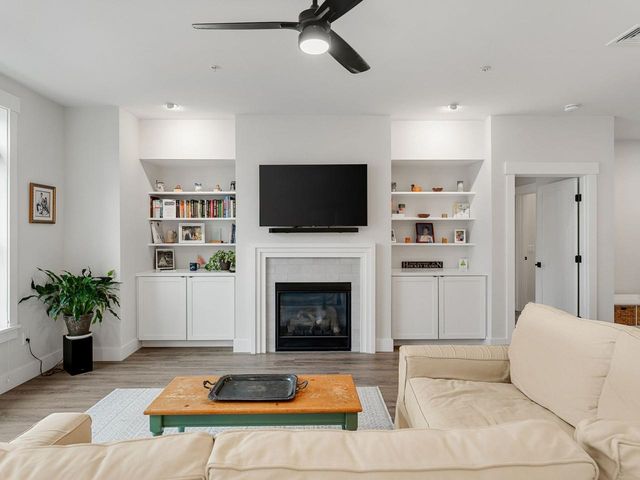 64 Aiken St Apt 102, South Burlington, VT 05403