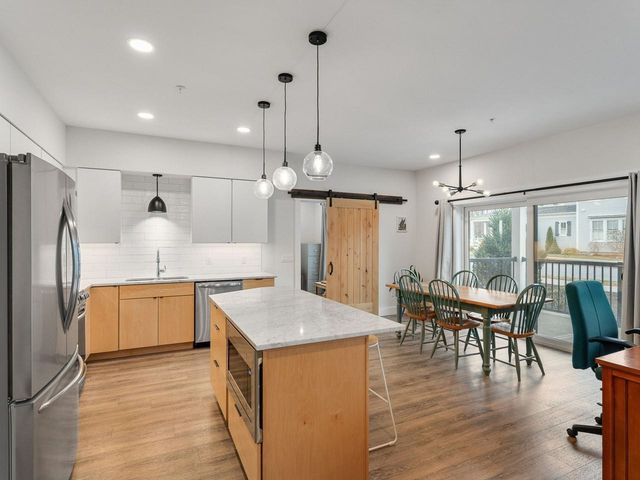 64 Aiken St Apt 102, South Burlington, VT 05403