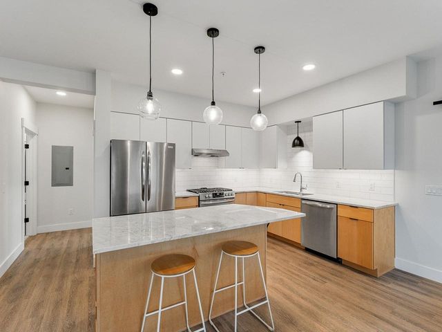 64 Aiken St Apt 102, South Burlington, VT 05403