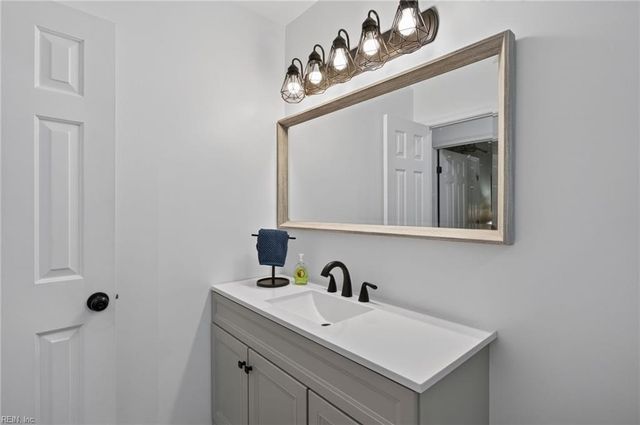 7011 Tracey CT, Gloucester, VA 23061