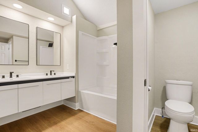 2001 W Lincolnway Street, South Bend, IN 46628