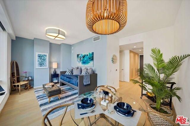 877 Francisco Street 626, Los Angeles, CA 90017