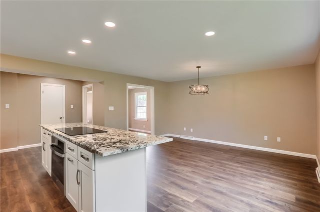 516 Pine Ave, Ellwood City, PA 16117
