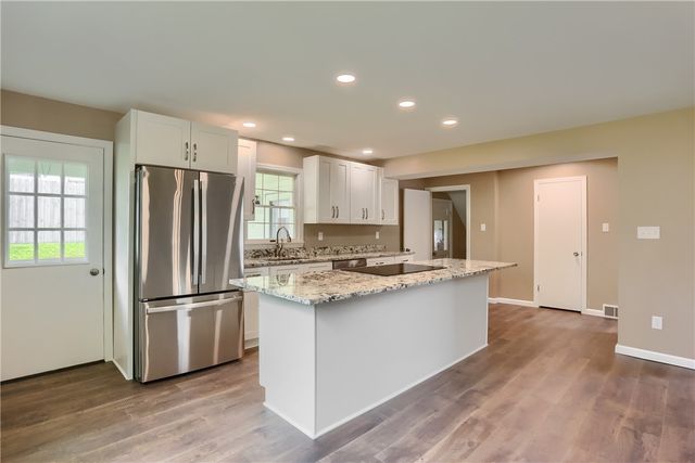 516 Pine Ave, Ellwood City, PA 16117