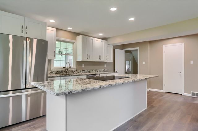 516 Pine Ave, Ellwood City, PA 16117