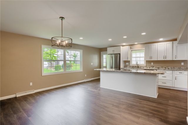 516 Pine Ave, Ellwood City, PA 16117