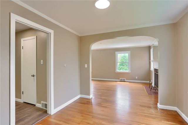 516 Pine Ave, Ellwood City, PA 16117