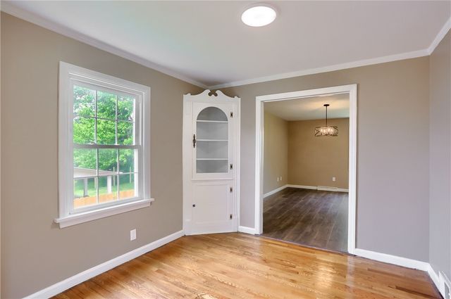 516 Pine Ave, Ellwood City, PA 16117