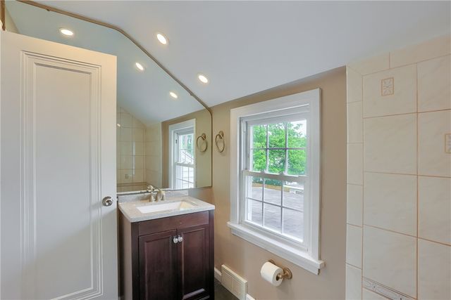 516 Pine Ave, Ellwood City, PA 16117