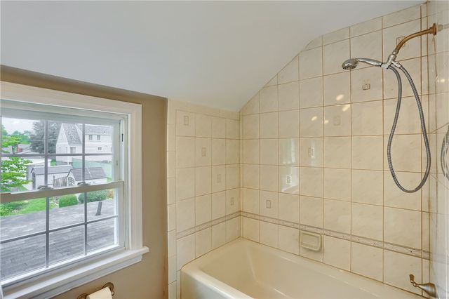 516 Pine Ave, Ellwood City, PA 16117