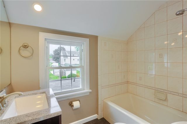 516 Pine Ave, Ellwood City, PA 16117
