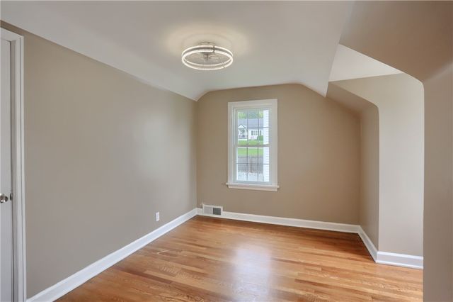 516 Pine Ave, Ellwood City, PA 16117