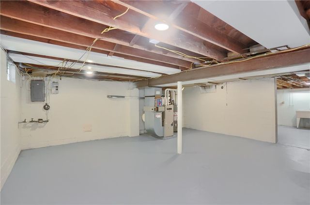 516 Pine Ave, Ellwood City, PA 16117
