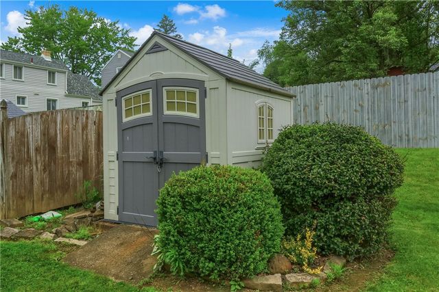 516 Pine Ave, Ellwood City, PA 16117