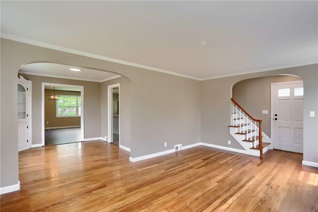 516 Pine Ave, Ellwood City, PA 16117