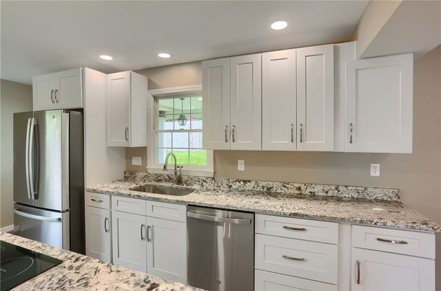 516 Pine Ave, Ellwood City, PA 16117