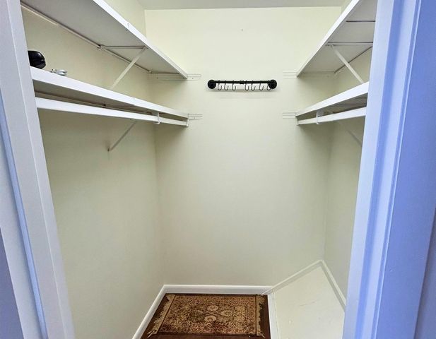 3860 Greenleaf Circle, Kalamazoo, MI 49008