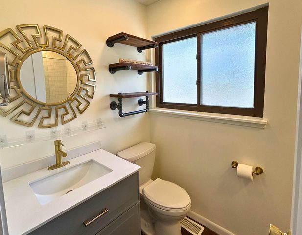 3860 Greenleaf Circle, Kalamazoo, MI 49008