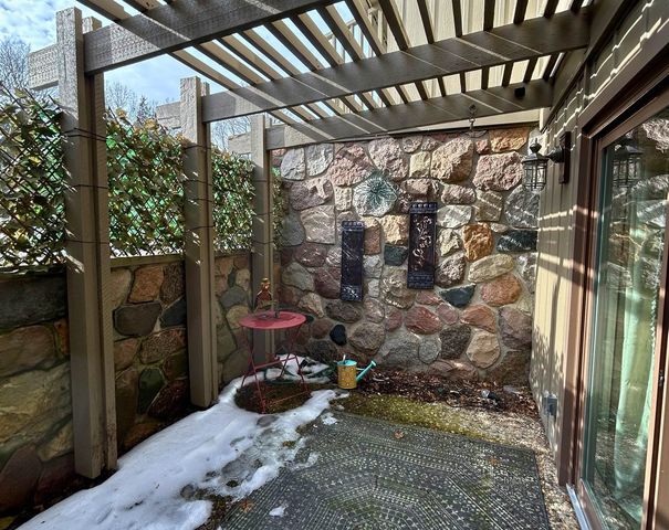 3860 Greenleaf Circle, Kalamazoo, MI 49008