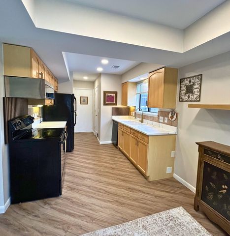 3860 Greenleaf Circle, Kalamazoo, MI 49008