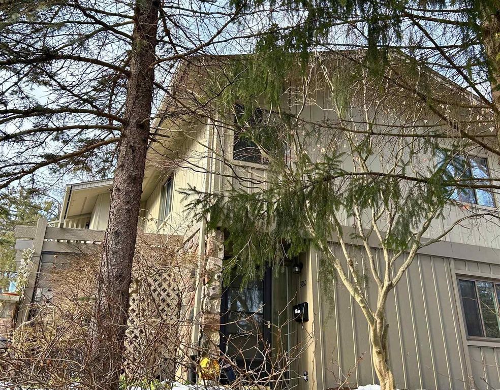 3860 Greenleaf Circle, Kalamazoo, MI 49008