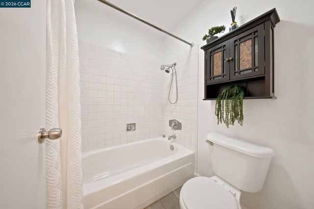 1005 Mohr Ln 4, Concord, CA 94518
