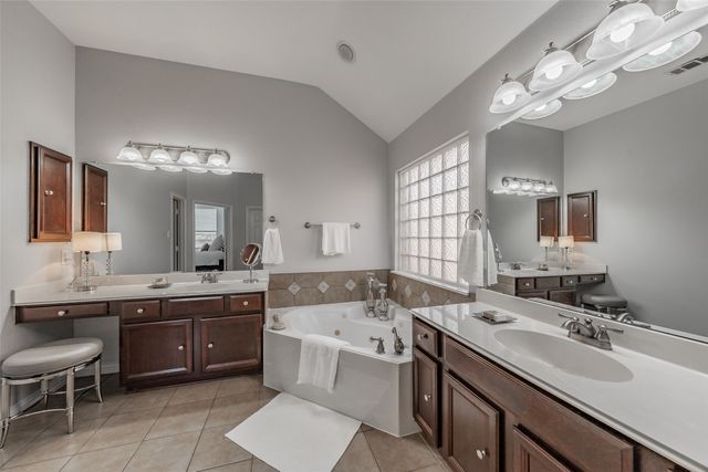 10100 Renwick Cove, Fort Worth, TX 76244