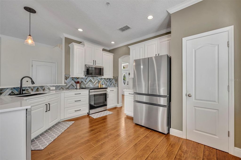 Image 15 of property listing at 5343 BRADY LANE, Orlando, FL 32814