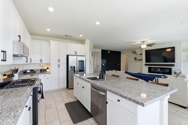 247 Rebel Avenue, Reedley, CA 93654