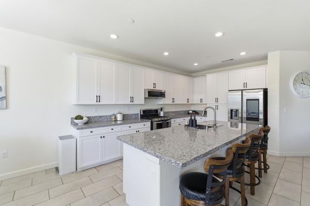 247 Rebel Avenue, Reedley, CA 93654