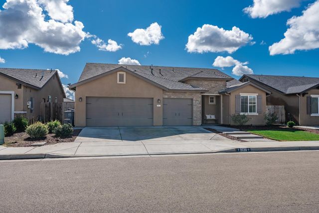 247 Rebel Avenue, Reedley, CA 93654